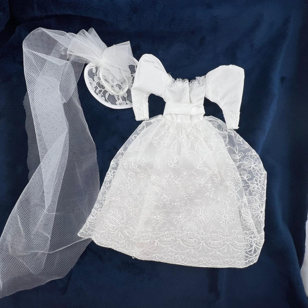 Vintage Barbie Romantic Wedding Dress & Veil 1981 Mattel w/ā Flaw to Cuff
